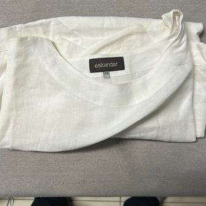Eskandar scoop neck 100% Linen size 0/S, non smoker and slight discoloration